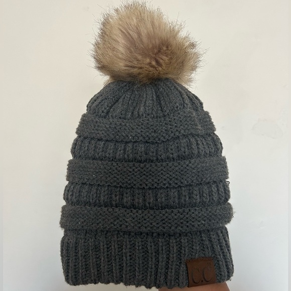 C.C fur Pom knit beanie - Picture 1 of 4